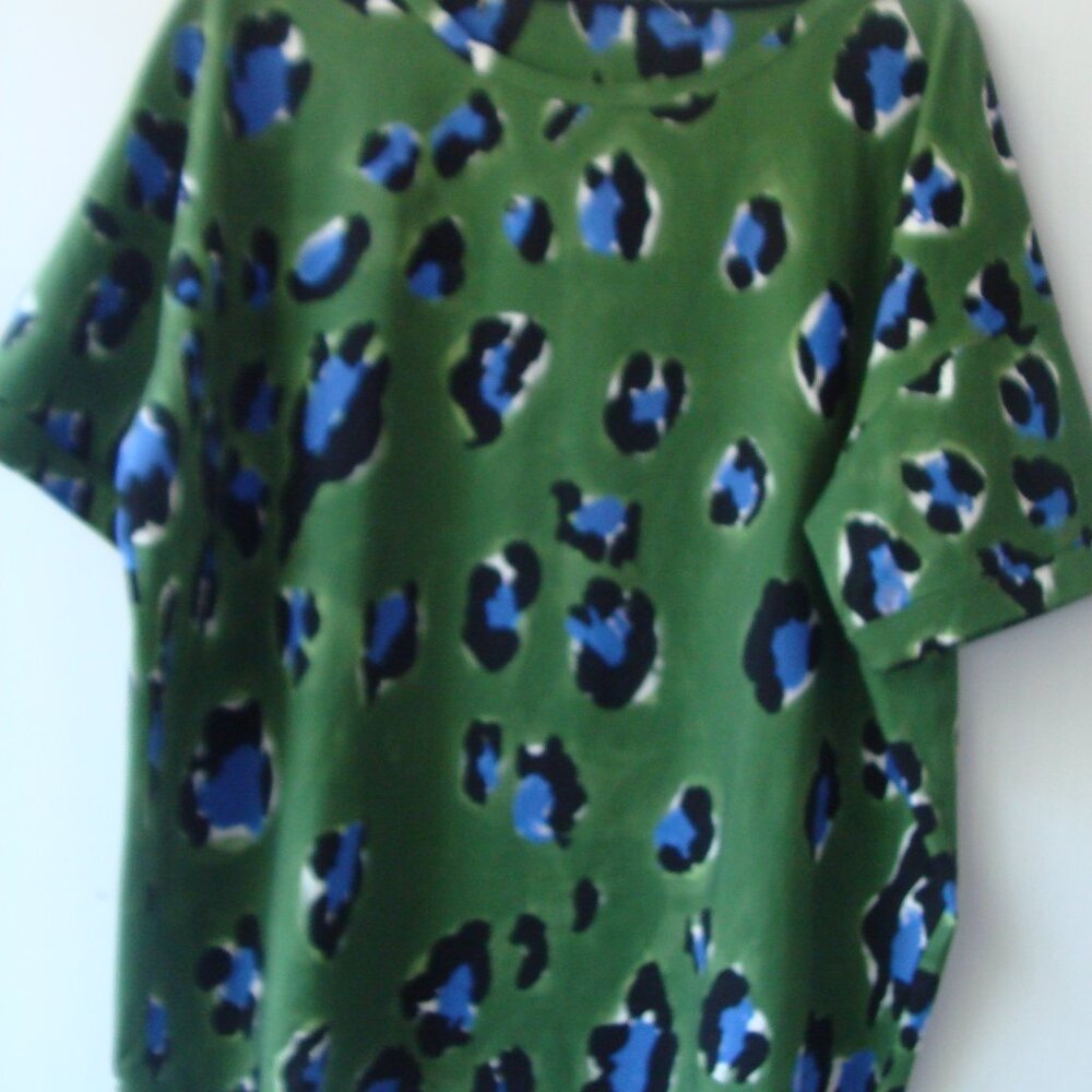 NWOT Margittes Green Animal Print Women's Short Sleeve T- Shirt, Size XL /44